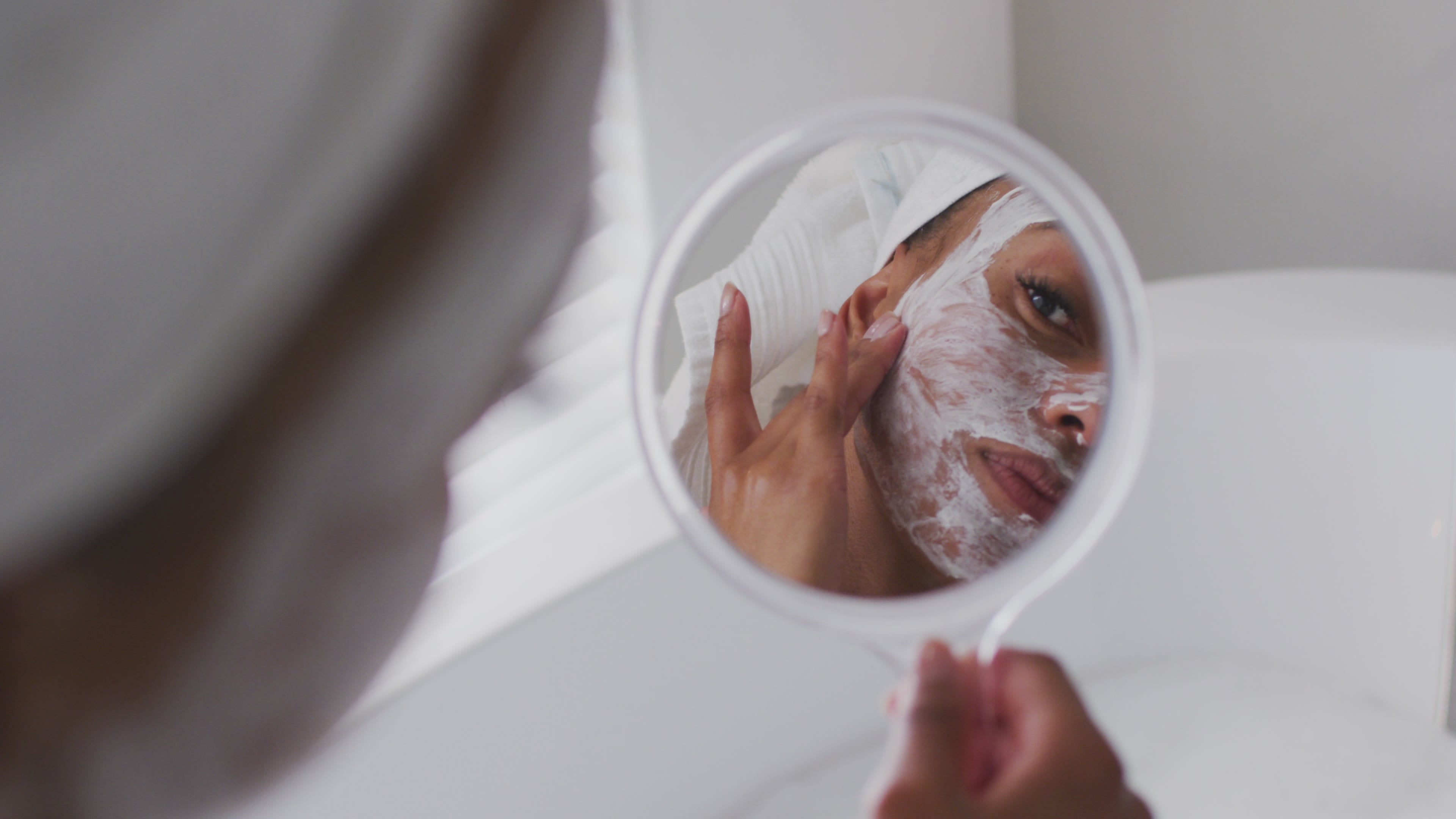 Load video: Watch Silkora’s clean beauty video — a gentle facial mask that reflects pure ingredients, mindful care, and effortless calm.